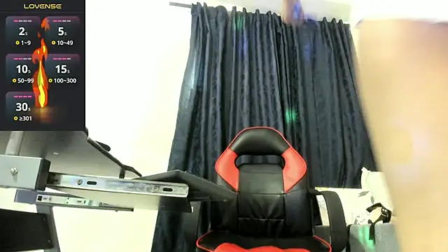 Snapshot of Nicolle_Ferran chatting on December 1, 6:31 pm Nicolle Ferran online show from December 1, 6:31 pm