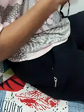 Snapshot of itz_neha chatting on October 28, 7:18 am itz neha online show from October 28, 7:18 am