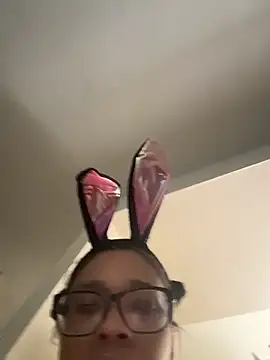 YeahhhitsBreezy online show from April 1, 10:39 pm