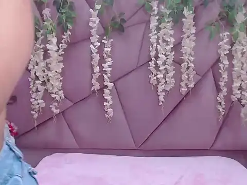 LILI CANDIES online show from September 25, 12:00 pm