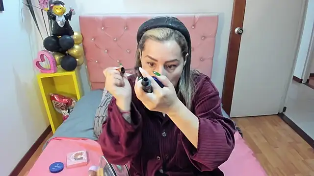 tinalorenz  online show from October 21, 1:43 pm