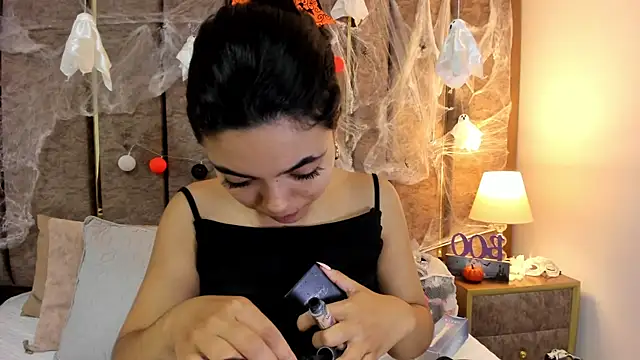 AriaBelles online show from November 1, 12:10 pm