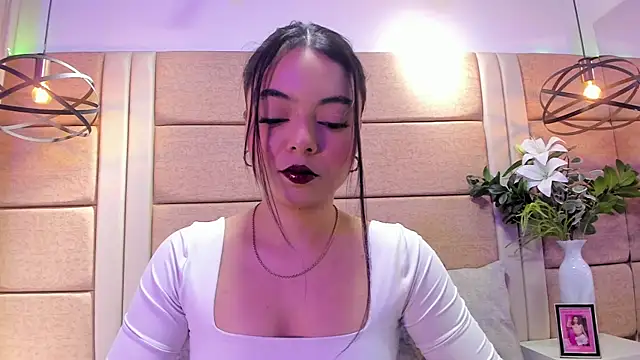 Snapshot of AriaBelles chatting on October 10, 2:51 pm AriaBelles online show from October 10, 2:51 pm
