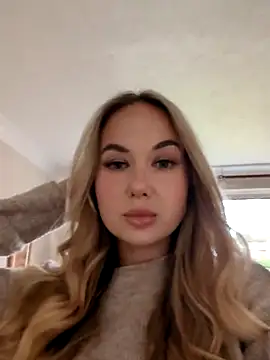 Snapshot of BarbieDolly_x chatting on October 17, 2:30 pm BarbieDolly x online show from October 17, 2:30 pm