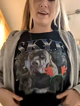 Snapshot of BarbieDolly_x chatting on November 6, 5:06 pm BarbieDolly x online show from November 6, 5:06 pm