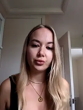 Snapshot of BarbieDolly_x chatting on November 3, 1:04 pm BarbieDolly x online show from November 3, 1:04 pm