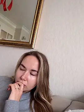 Snapshot of BarbieDolly_x chatting on December 16, 1:48 pm BarbieDolly x online show from December 16, 1:48 pm