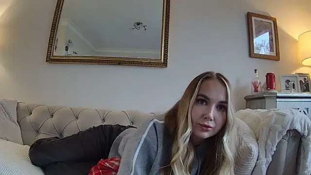 Snapshot of BarbieDolly_x chatting on October 8, 2:40 pm BarbieDolly x online show from October 8, 2:40 pm