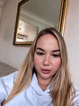 Snapshot of BarbieDolly_x chatting on October 23, 1:43 pm BarbieDolly x online show from October 23, 1:43 pm