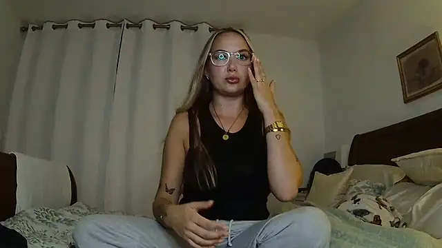 Snapshot of BarbieDolly_x chatting on September 26, 6:59 pm BarbieDolly x online show from September 26, 6:59 pm
