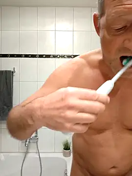 TommyTom76 online show from October 7, 8:04 am