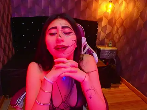 Snapshot of Nanisshawna chatting on October 30, 2:54 am Nanisshawna online show from October 30, 2:54 am