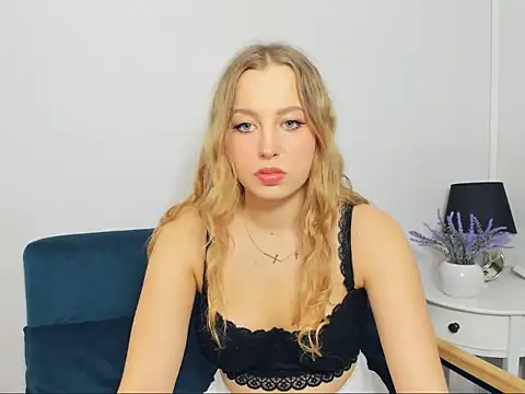 Snapshot of NoahDear chatting on November 4, 7:17 pm NoahDear online show from November 4, 7:17 pm