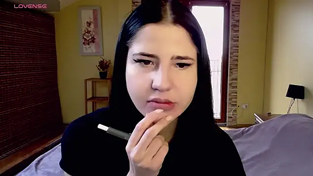 Malibu J online show from October 11, 8:15 am