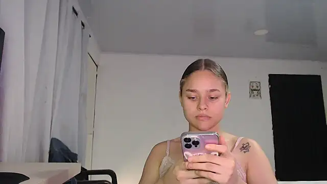 LittleCheerry69 online show from March 4, 7:32 pm