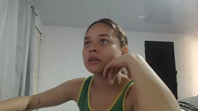 LittleCheerry69 online show from April 15, 2:21 pm