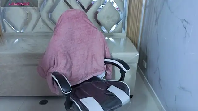 Saraah Tx online show from December 3, 3:07 am