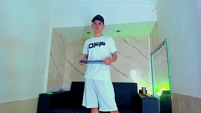 Snapshot of ALEX_MILLER25 chatting on November 3, 4:39 am ALEX MILLER25 online show from November 3, 4:39 am