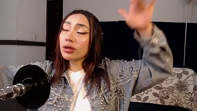 Snapshot of Brigith24 chatting on October 18, 3:30 am Brigith24 online show from October 18, 3:30 am