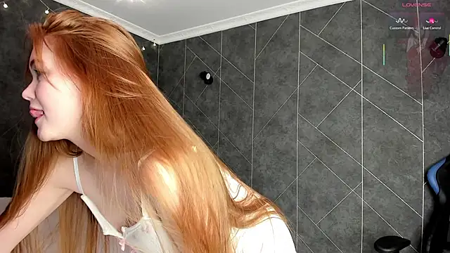 Red FoxGirl online show from February 24, 4:19 pm