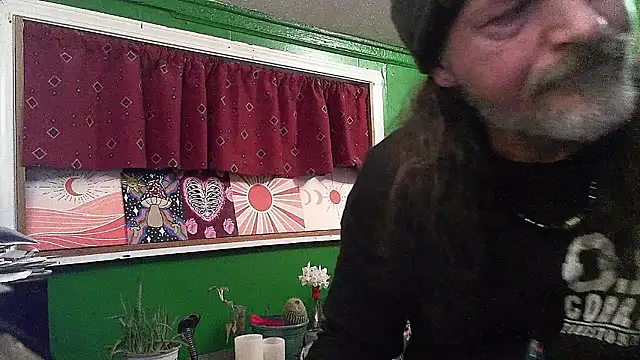 HippieDad333 online show from April 23, 1:23 am