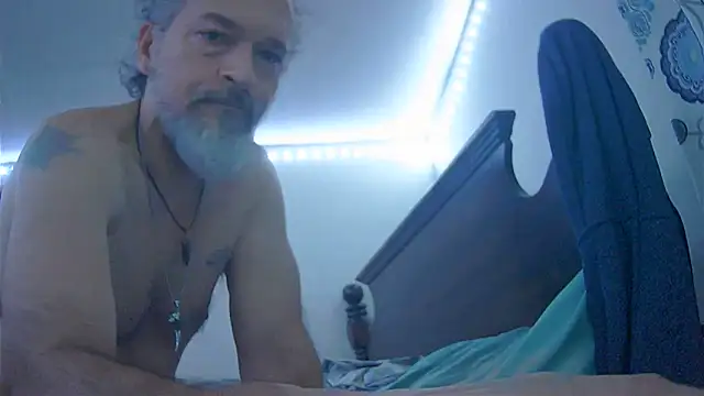 HippieDad333 online show from December 18, 5:23 am