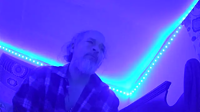 HippieDad333 online show from December 21, 1:30 am