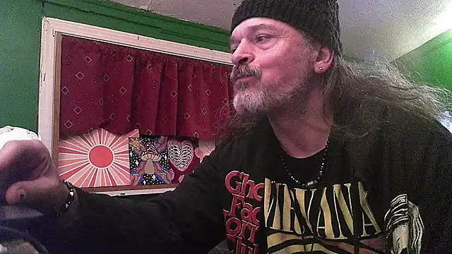 HippieDad333 online show from April 18, 5:21 am