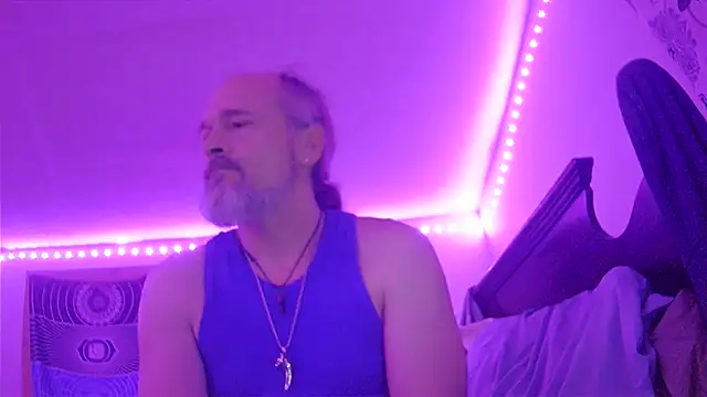 HippieDad333 online show from December 17, 12:04 am