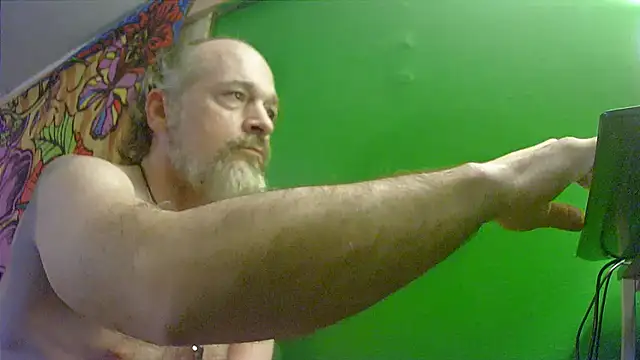 Snapshot of HippieDad333 chatting on October 30, 11:34 pm HippieDad333 online show from October 30, 11:34 pm