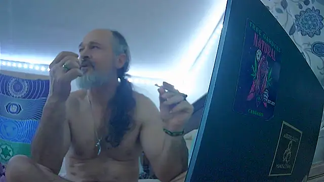 HippieDad333 online show from December 23, 12:43 am