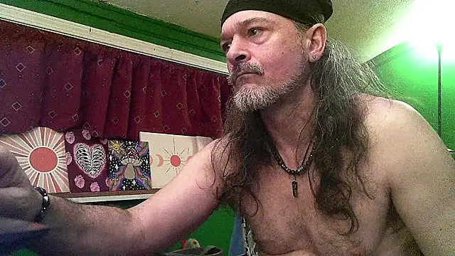 HippieDad333 online show from April 2, 8:10 am