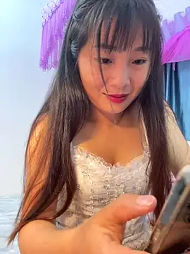 Snapshot of Lie_liee chatting on October 6, 2:13 am Lie liee online show from October 6, 2:13 am
