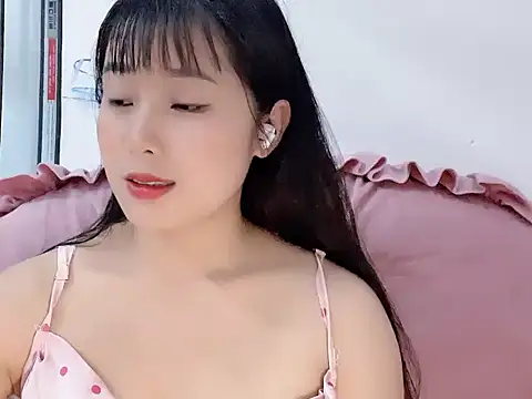 Snapshot of Lie_liee chatting on June 26, 2:12 pm Lie liee online show from June 26, 2:12 pm