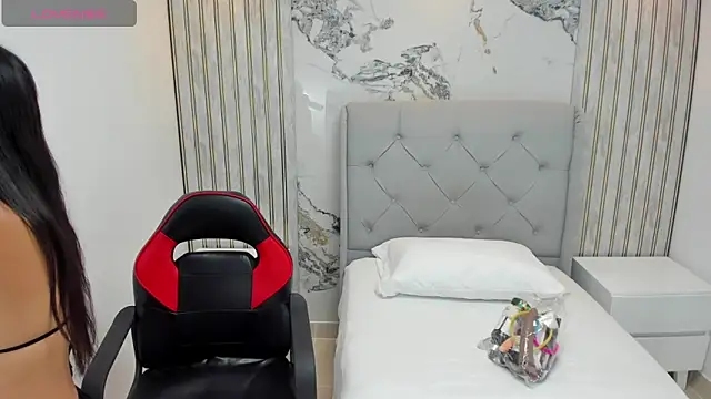 SAMANTHABENET online show from February 20, 8:00 pm