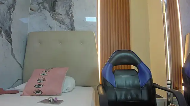 SAMANTHABENET online show from March 4, 7:32 pm