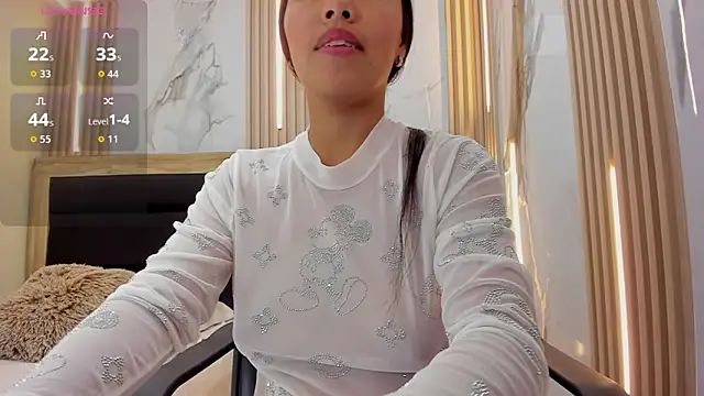 SAMANTHABENET online show from April 15, 8:20 pm