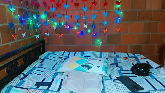 lorenacapelli online show from October 31, 11:44 pm