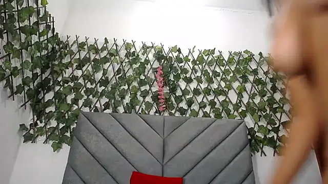 vfridaper online show from December 5, 12:59 pm