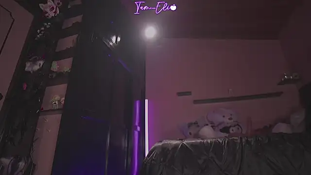 Snapshot of Iam_elii1 chatting on November 29, 7:19 am Iam elii1 online show from November 29, 7:19 am