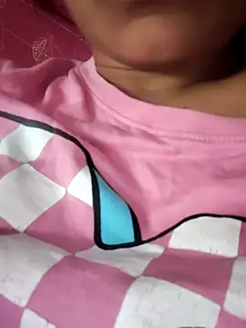 Queen-Bee143 online show from February 19, 3:14 am