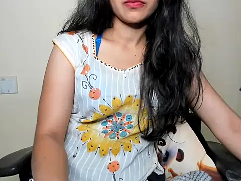 Queen-Bee143 online show from March 16, 6:06 am