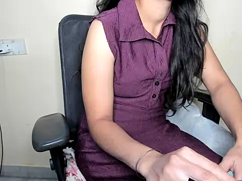 Queen-Bee143 online show from April 23, 11:39 pm