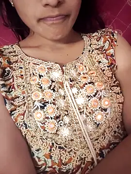 Queen-Bee143 online show from February 17, 4:43 am