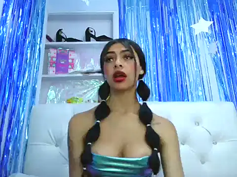 laylahotl online show from October 3, 1:45 pm