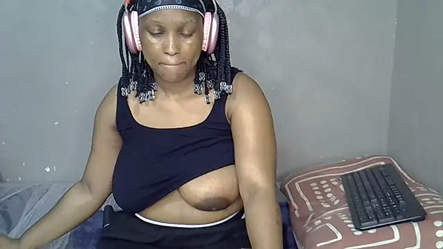 Bellabootie online show from December 17, 4:45 pm