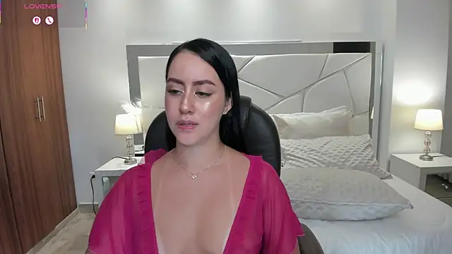 Natasha Kiim  online show from April 11, 7:45 am