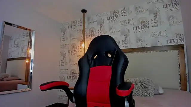 ALAHIACRUZ1 online show from February 19, 7:22 pm