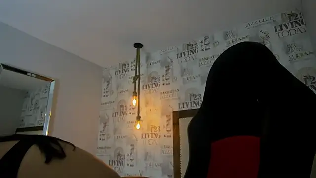 ALAHIACRUZ1 online show from April 10, 7:21 pm