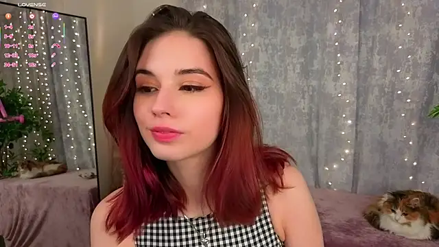 LunaraRada online show from February 9, 7:01 pm